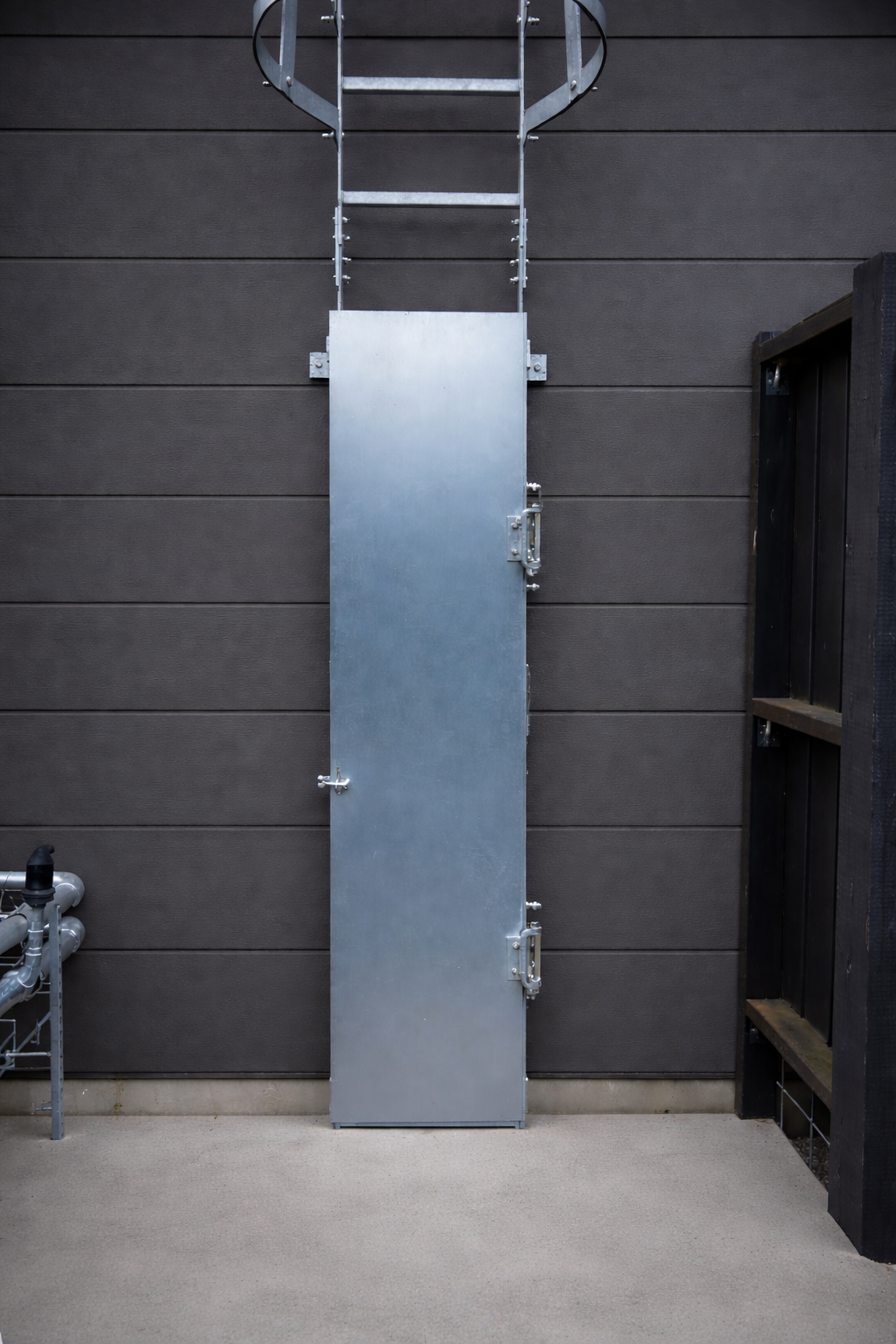 Galvaniseret Stål Adgangsdør På Bygning